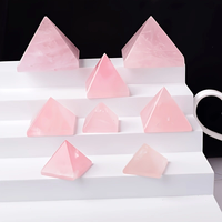Großhandel Natürliche Bestseller Heim- und Bürodekoration Rosenquarz-Pyramide Handgeschnitzte Kristallpyramide Ornament