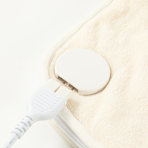 Calentador de Pies Eléctrico con Certificación CE FCC, Enchufe Estadounidense, Termostato Ajustable, Calentamiento Rápido, Forro Polar Suave para Uso en Casa u Oficina en Invierno - Product Image 5