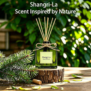 Diffuseur de parfum Shangri-La Essence, arôme haut de gamme de style hôtel, flacon en verre recyclable avec bâtonnets en rotin - Product Image 4