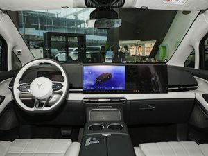 Voyah Dreamer MPV de Lujo 2025, Vehículo Eléctrico 4x4 con Volante a la Izquierda, Autonomía de 601-700 km y Motor de 250-300 kW - Product Image 4