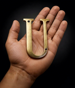 Lettre U dorée avec vis, lettre de l'alphabet pour plaque signalétique murale, porte ou bureau, résistante à la rouille, en métal - Product Image 4
