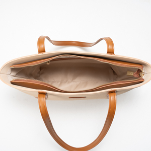 Sac fourre-tout beige grande capacité en PU, sac à bandoulière imperméable pour le quotidien et les voyages - Product Image 3