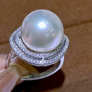 Anillo de Plata de Ley 925 con Incrustaciones de Perlas Naturales, Diseño Versátil, Resistente, Anillo Redondo de 12-13 mm, Marca Privada con Licencia - Product Image 1