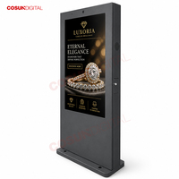 Affichage publicitaire numérique LCD vertical à poser au sol avec écran multi-partitions et haut-parleur stéréo intégré pour hall d'accueil de magasin