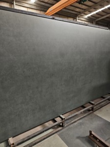 <span class=keywords><strong>Dalle</strong></span> en pierre frittée beige, finition mate, design perforé industriel pour les espaces de repas et de vie en extérieur - Product Image 2