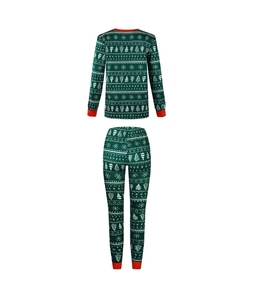 Novos Conjuntos de Pijamas de Natal Estampados em Duas Peças com Padrão de Desenho Animado Verde para Família - Product Image 5