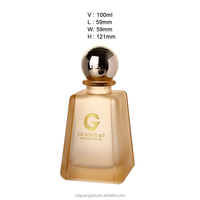 Flacon de parfum personnalisé OEM 100 ml, flacon en verre trapézoïdal avec bouchon à bille doré, emballage en boîte cadeau