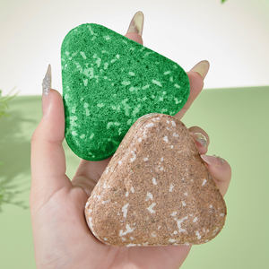 Barre de <span class=keywords><strong>savon</strong></span> naturel de marque privée OEM Usnea Grass Cacumen Biotae Acide kojique Blanchiment des cheveux Corps Cuir chevelu Main Bain Triangle <span class=keywords><strong>Savon</strong></span> - Product Image 6