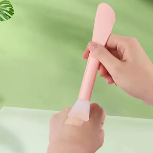Brocha de <span class=keywords><strong>Maquillaje</strong></span> Profesional de Doble Punta con Mango de Plástico y Cabezal de Silicona Rosa, <span class=keywords><strong>para</strong></span> Aplicación de Mascarillas Faciales - Product Image 2