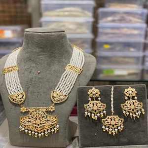 Juego de Joyería Étnica Elegante Chapado en Oro Jadau Rani, Collar Largo, Gargantilla, Maang Tikka, Aretes, para Bodas, Compromisos, Fiestas Nupciales - Product Image 1