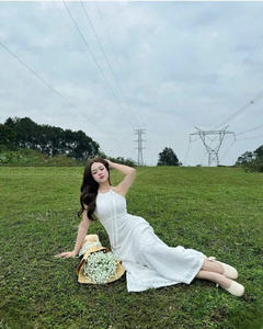 Vestido Maxi Casual Blanco con Cuello Halter de Encaje Natural, Lazo en el Hombro, Sin Mangas, Elegante, Ligero, Tejido de Poliéster, Servicio OEM, Vietnam - Product Image 4