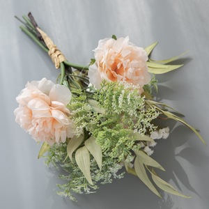 ช่อดอกโบตั๋นประดิษฐ์ CallaFloral สีพีช พร้อมใบไม้สีเขียว สำหรับตกแต่งงานแต่งงาน รุ่น CF01113 - Product Image 1