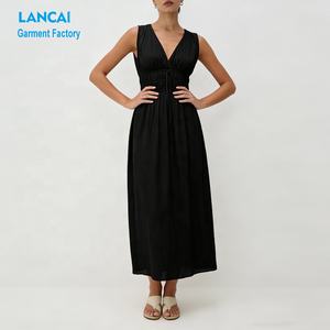Fabricant de robes sur mesure OEM ODM Robe midi plissée en crêpe de rayonne à col plongeant pour femmes Haute qualité - Product Image 2