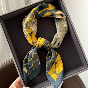 Damen Dunkelgrau-Gelber Seidenschal mit Abstraktem Geometrischem Muster 70cm Haarschal - Product Image 1