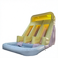 Toboggan aquatique gonflable commercial à double piste avec piscine à éclaboussures et structure de saut d'aventure pour enfants, pour la location événementielle