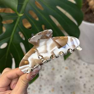 HONEY 2026 Nouvelle pince à cheveux à sept dents plaquée or, finition laiteuse, classique, simple, élégante, pince requin pour femmes - Product Image 3