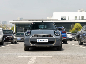 <span class=keywords><strong>MINI</strong></span> Convertible 2025 de 2 Puertas y 4 Asientos, Modelo COOPER S <span class=keywords><strong>CABRIO</strong></span> Artist, con Motor 2.0T de 204 CV y 4 Cilindros, Ideal para Desplazamientos Diarios - Product Image 3