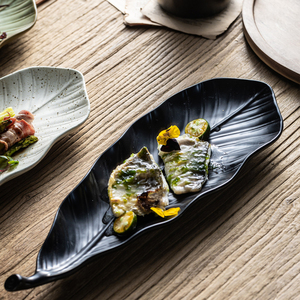 Assiette <span class=keywords><strong>de</strong></span> service en céramique écologique en forme <span class=keywords><strong>de</strong></span> feuille <span class=keywords><strong>de</strong></span> 14 pouces, finition mate, glaçure réactive, plat à poisson <span class=keywords><strong>pour</strong></span> hôtels <span class=keywords><strong>de</strong></span> luxe - Product Image 4