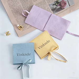 Pochette à bijoux en velours suédé personnalisée, luxueuse et discrète, avec fermeture à ruban, logo en relief, couleur pastel macaron, sac de rangement portable - Product Image 5