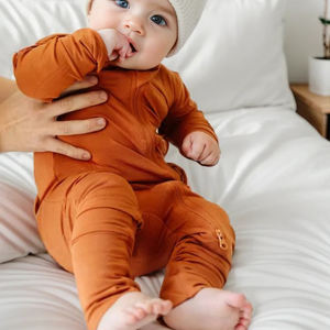 Venta al por mayor ropa de bebé sólido Jersey mono infantil cremallera pijamas recién nacido infantil bambú bebé mamelucos - Product Image 2