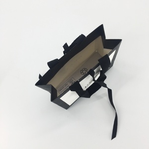 Haute qualité design personnalisé surface texturée <span class=keywords><strong>blanc</strong></span> mat <span class=keywords><strong>et</strong></span> <span class=keywords><strong>noir</strong></span> papier sac à provisions - Product Image 3