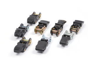 Cinta de Amarração Profissional BaoYing Avançada de 1 Polegada com Capacidade de Quebra de 430 kg, Alça de Borracha Preta e Fivela de Catraca Metálica - Product Image 3