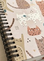 Carnet à spirale doux à pois neutres, motif chat de dessin animé, avec élastique, couverture rigide, idéal pour l'école ou comme cadeau (vente en gros)