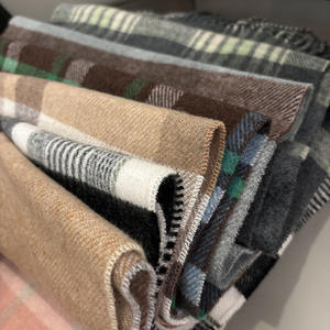 Bufanda de lana de tartán a cuadros escocesa de diseño clásico, bufanda de borla de invierno a la moda con patrón de cuadros suaves de gama alta, silenciadores para mujer - Product Image 2