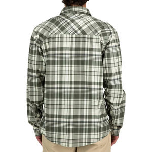 Camisa de pesca de poliéster técnico personalizada de alto rendimiento con orificios y botones bordados para proveedor - Product Image 2