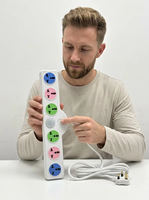 Meilleur prix pour une multiprise universelle à 6 prises avec prises multifonctions codées par couleur, interrupteur principal et cordon d'extension long