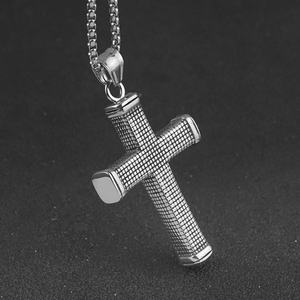 Collier pendentif croix en acier inoxydable IP poli miroir, bijoux religieux vintage en titane - Product Image 4
