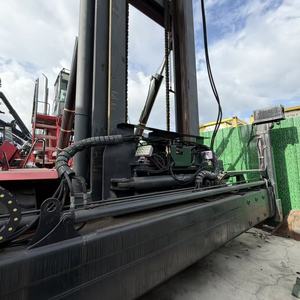 Apilador de contenedores vacíos de la famosa marca Kalmar, modelos DCT90 y DCF90, con motor Cummins, para operaciones de contenedores en el muelle. - Product Image 4