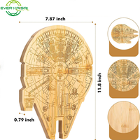 Planche à découper gravée Millennium Falcon-Accessoires de cuisine, cadeaux personnalisés faits à la main pour hommes