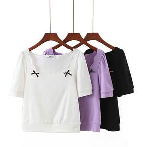 เสื้อยืดแขนพองคอเหลี่ยมโบว์สำหรับผู้หญิงลิลลี่ ซัมเมอร์ โบว์น็อต ไซส์พลัส ผ้าฝ้ายระบายอากาศได้ดี สีขาว สีดำ สีม่วง สีแดง N7610 - Product Image 2