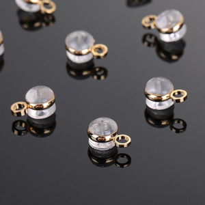 Accessoires pour boucles d'oreilles, clous en métal plaqué or en forme de fleur avec inserts en silicone pour la fabrication de boucles d'oreilles - Product Image 4