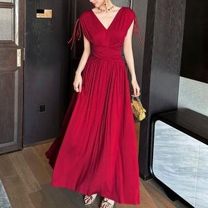 Robe longue plissée bordeaux pour femme, taille élastique, décontractée, sexy, sans manches, en tissu écologique, idéale pour le printemps, l'église, les soirées et les bals de promo - Product Image 2
