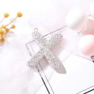 Nouveau design coloré cristal breloques étiquette suspendue strass 26 <span class=keywords><strong>lettre</strong></span> pendentif porte-clés bricolage diamant <span class=keywords><strong>lettre</strong></span> pour sac clé accessoires - Product Image 5