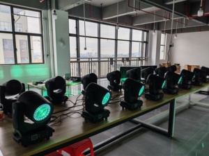 Projecteur LED mobile 150W DMX512 avec lentille Fresnel pour soirées, spectacles mobiles et éclairages de scène - Product Image 3