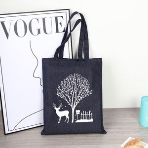 Sac fourre-tout en denim de coton bleu foncé écologique personnalisable avec impression sérigraphique - Product Image 5
