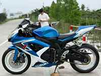 Moto sportive d'occasion Suzuki GSX-R750 750cc à quatre cylindres en ligne refroidie par eau pour pilotes confirmés