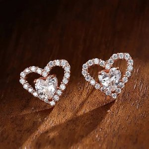 Orecchini a perno a forma di cuore, eleganti e minimalisti, gioielli da donna alla moda, regalo romantico, per l'uso quotidiano, stile da ufficio - Product Image 4