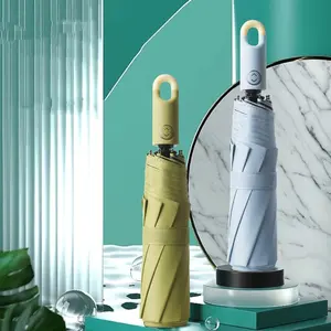 Paraguas creativo con cierre de hebilla de anillo para protección UV, paraguas de tres pliegues de moda al por mayor con doble uso