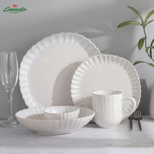 Platos de cerámica en relieve personalizables Platos para servir de cena buffet de color sólido de alta resistencia Plato de salsa Diseño comercial ovalado - Product Image 1