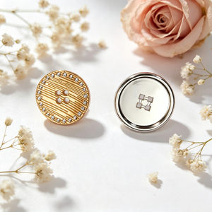 กระดุมโลหะสี่รูประดับเพชรเคลือบทองลายทางทรงกลมสำหรับเสื้อผ้าหรูหรา - Product Image 2