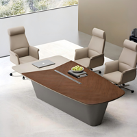 Table de réunion exécutive en bois, plateau double face, base conique et prise internationale pour suite de bureau complète