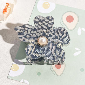 Pince à cheveux élégante en perles françaises pour femme, motif fleur à 5 pétales multicolores, pince requin, vente en gros - Product Image 6