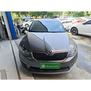 <span class=keywords><strong>Skoda</strong></span> Octavia 2017 d'occasion, berline compacte essence automatique, traction avant, gris foncé, véhicule d'occasion pour concessionnaires - Product Image 2