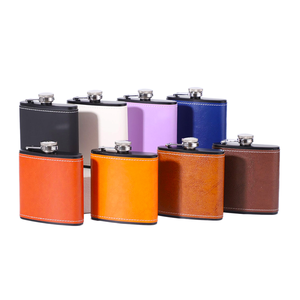 Gourde à whisky en acier inoxydable enveloppée de cuir, gourde de voyage portable, design rectangulaire classique, options multicolores - Product Image 1