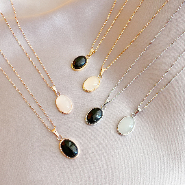 YWLY  Good Quality 18k Gold Clavicle Chain Necklace Exquisite Stainless Steel Oval White and Black Opal Pendant Necklace