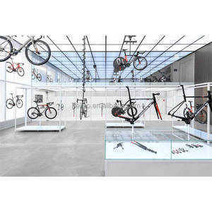 Accessoires de vélo électrique moderne, luminaires, magasin de vélo de détail personnalisé, Design d'intérieur pour hommes, Kit de cyclisme de montagne, présentoir au sol - Product Image 3